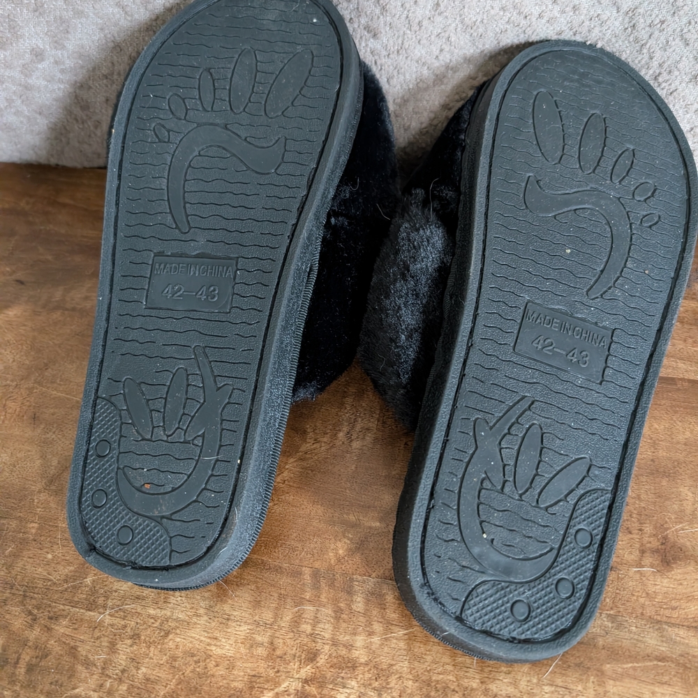Fuzzy Slippers - Picture 3 of 4